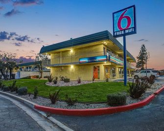 Motel 6 King City Ca - King City - Edificio