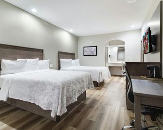 Red Roof PLUS+ Galveston - Beachfront - Galveston - Bedroom