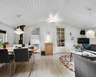 Amazing home in Herning with kitchen - Herning
