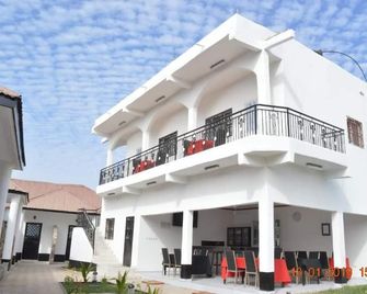 sukuta nema guest house - Banjul - Bina