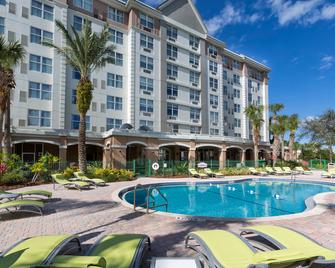 هوليداي إن إكسبرس آند سويتس ٕس ليك بوينا فيستا باي آيتش جي - كيسيمي - حوض السباحة