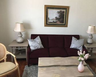 Trendy & Timeless: Home away from home - Waterbury - Soggiorno