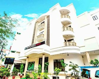 The A-Park Hotel - Gwalior - Gebouw