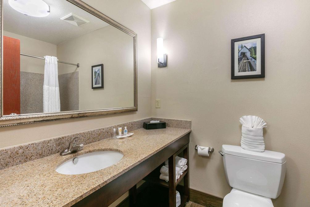 Comfort Suites 83 1 3 1 Hopkinsville Hotel Deals Reviews