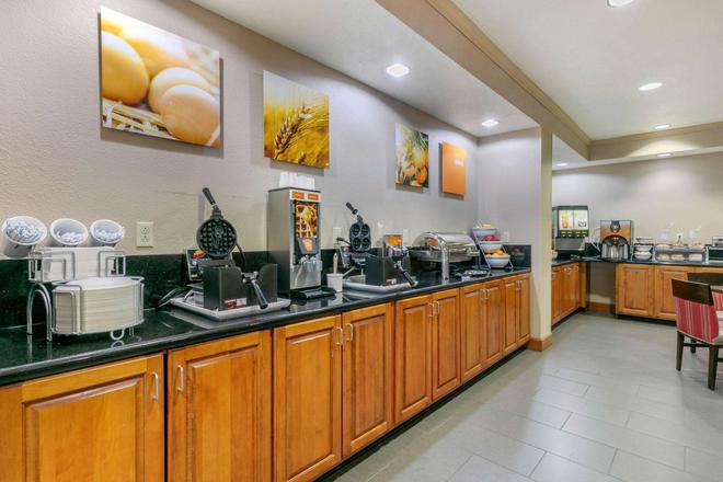 Comfort Suites 83 1 3 1 Hopkinsville Hotel Deals Reviews
