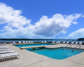 Quality Inn - On The Lake Clarksville-Boydton - Clarksville - Piscina