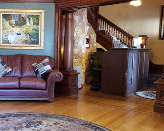 Cabernet House, An Old World Inn - Napa - Stue