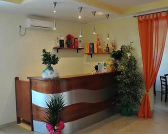 Hotel Vittoria - Torrecuso - Front desk