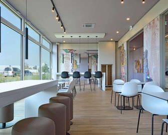 B&B Hotel Köln-Ehrenfeld - קלן - טרקלין