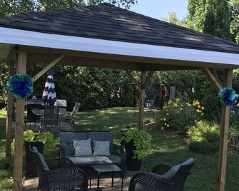 Lakeview Motel - Kincardine - Binnenhof