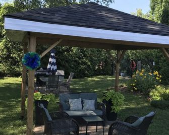 Lakeview Motel - Kincardine - Patio