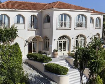 Princess Hotel - Lassi - Gebäude