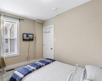 Luxury Rooms near Temple U, Drexel, UPenn, and the MET - Philadelphia - Bedroom