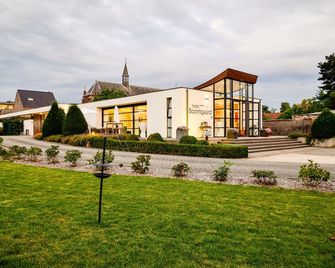 Hotel Boomgaard - Lanaken - Building
