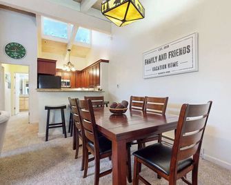 Mountain Chateau Retreat - Desirable Resort 4 Bdr - Mammoth Lakes - Dining room