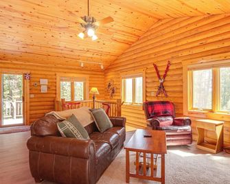 Hot Tub Hideaway With Views And Deck In - Fairplay - Living room