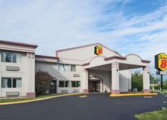 Super 8 by Wyndham Hartford - Hartford - Building