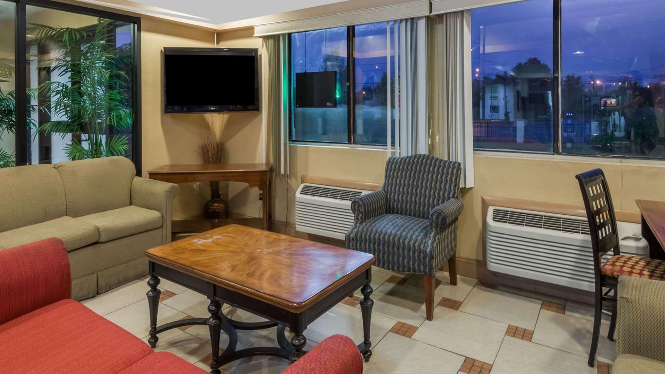 سوبر 8 باي ويندام هارتفورد