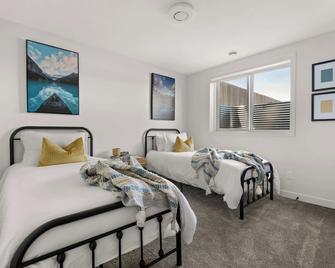 Livingston Way I Sleep 6 I Netflix I Kitchen I Tv - Pincher Creek - Bedroom