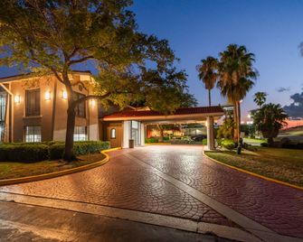 La Quinta Inn by Wyndham Corpus Christi North - קורפוס כריסטי - בניין