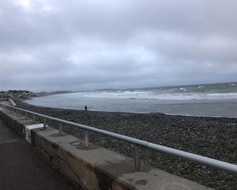 Josephine's on the Bay Bed and Breakfast - Hull - Strand