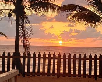 Pal's on the beach - Dangriga, Belize - Dangriga
