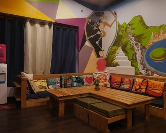 Utopia Hostels Dharamkot Mcleodganj - Dharamshala - Sala de estar