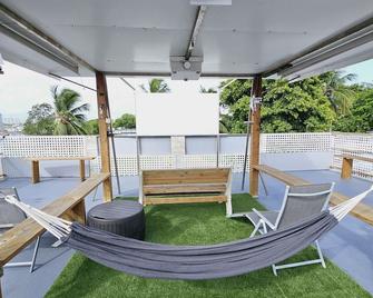 Apartment Black & White with Jacuzzi on Terrace Cozy and Modern - San Juan - Patio