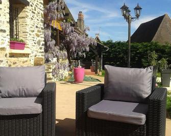 Charming gîte 30° indoor pool Jacuzzi Sauna. Electric charging station - Sarlande - Patio