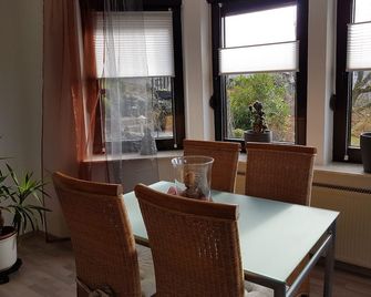 Sauerland cozy vacation apartment for hiking, cycling, relaxing, Elspe Festival - Finnentrop - Dining room