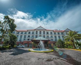 Pontefino Hotel and Residences - Batangas - Building