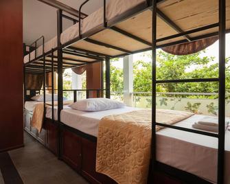 Gieng Ngoc Hotel - Cat Ba - Bedroom