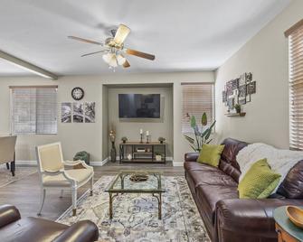 Rare Gated Summerlin Luxury Tuscan 2 Bed / 2 Bath Condo - לאס וגאס - סלון