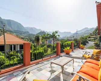 Welcome to Casa da Camelia - a family owned mountain retreat. - Senhora do Rosário - Balcón