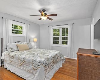Charming home just minutes away from golf and hospitals - Augusta - Bedroom