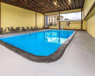 Quality Inn Waycross - Waycross - Басейн