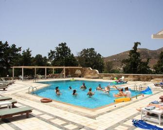 Armadoros Hotel / Ios Backpackers - Ios