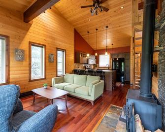 The Qu Inn - Cozy Cabin - Parson - Sala de estar
