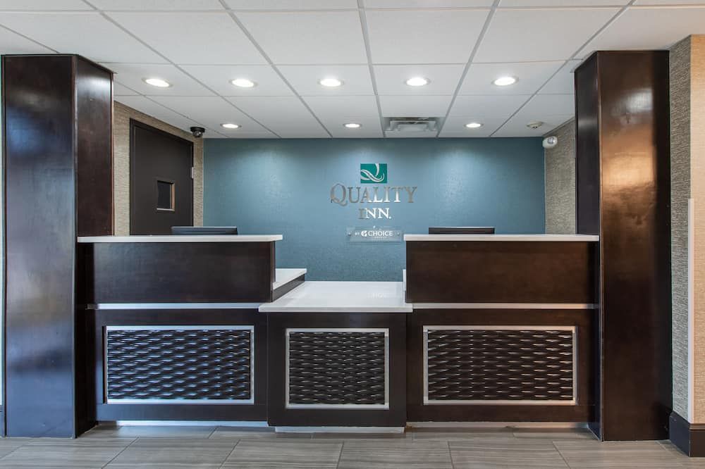Quality Inn Asheville Downtown Tunnel Rd - אשוויל - דלפק קבלה