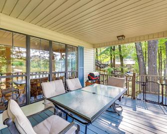 Waterfront Wheeler Lake Home w/ Furnished Deck - Athens - Balkon