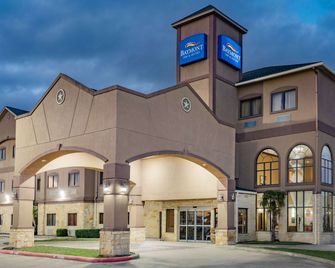 Baymont Inn & Suites Cuero - Cuero - Building