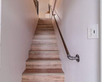 Pnw Scenic Loft With Kitchenette - Philomath - Stairs