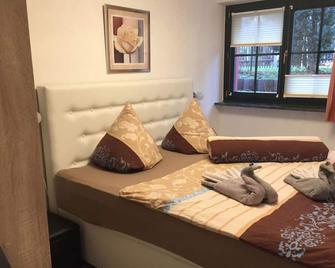 Ferienwohnungen Rehn - Dresden - Bedroom