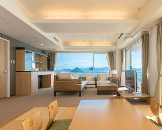 Diamond Setouchi Marine Hotel - Tamano - Living room