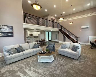 One Zero Five Stay 303 - Barre