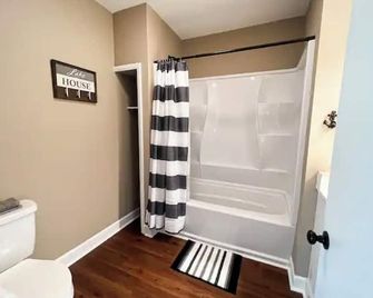 Lake Lodge - 2 bed / 2 bath Cabin - Scottsboro - Ložnice