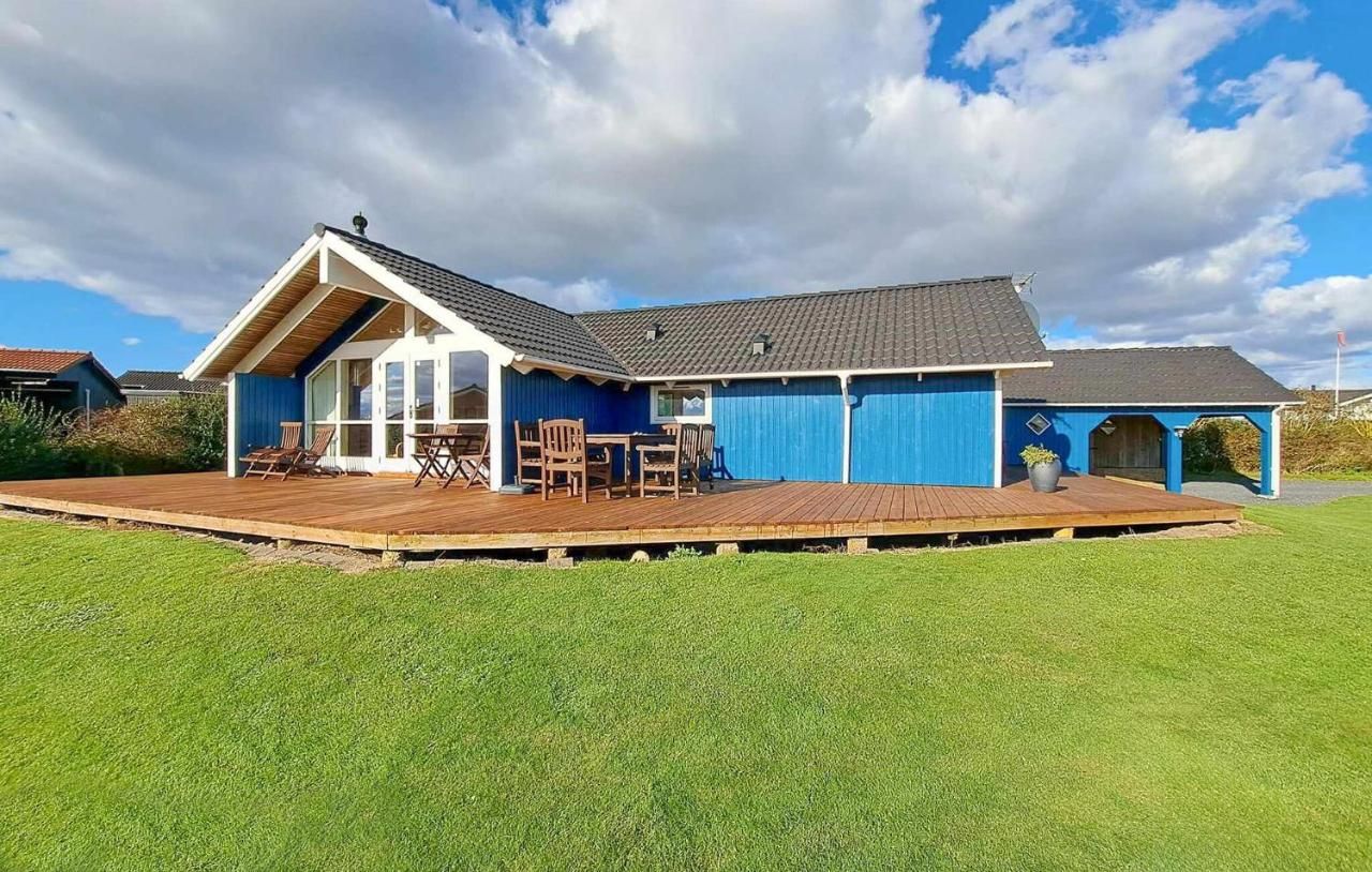 Beach front home in Vinderup with house sea view – Vinderup
