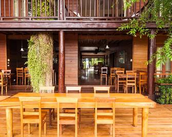 Riverhouse-The Teak House - Mae Sariang - Patio