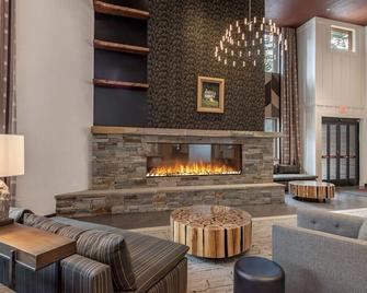 Luxury ski-in ski-out Palisades condo 200ft to KT22 Steps to Gondola Tram Funitel - Olympic Valley - Lounge