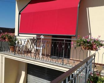 La Ripa Bed and Breakfast - Barbarano Romano - Balcone